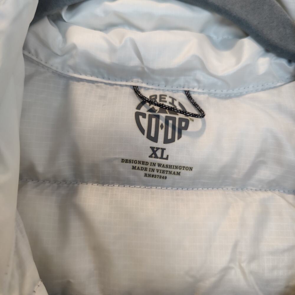 REI Co-op Women's Sz S Grey White Sleeveless Down Puffer Vest Zip Up Packable - Picture 2 of 5